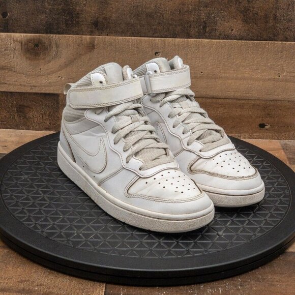 NIKE AIR COURT BOROUGH MID KIDS ATHLETIC SHOES BASKETBALL GYM WHITE SIZE 5.5Y - Picture 3 of 9